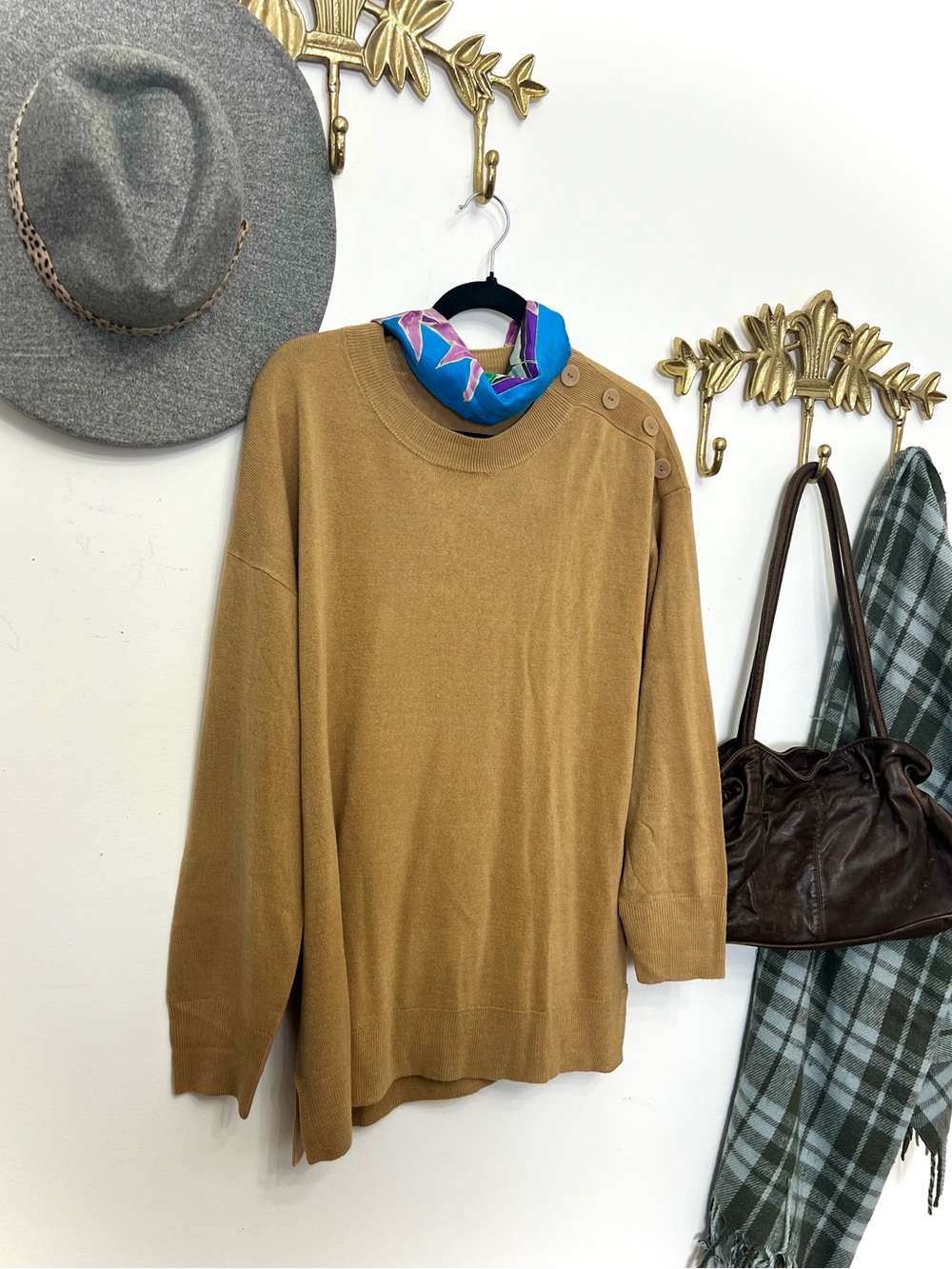 Camel tunic sweater with top shoulder buttons XL